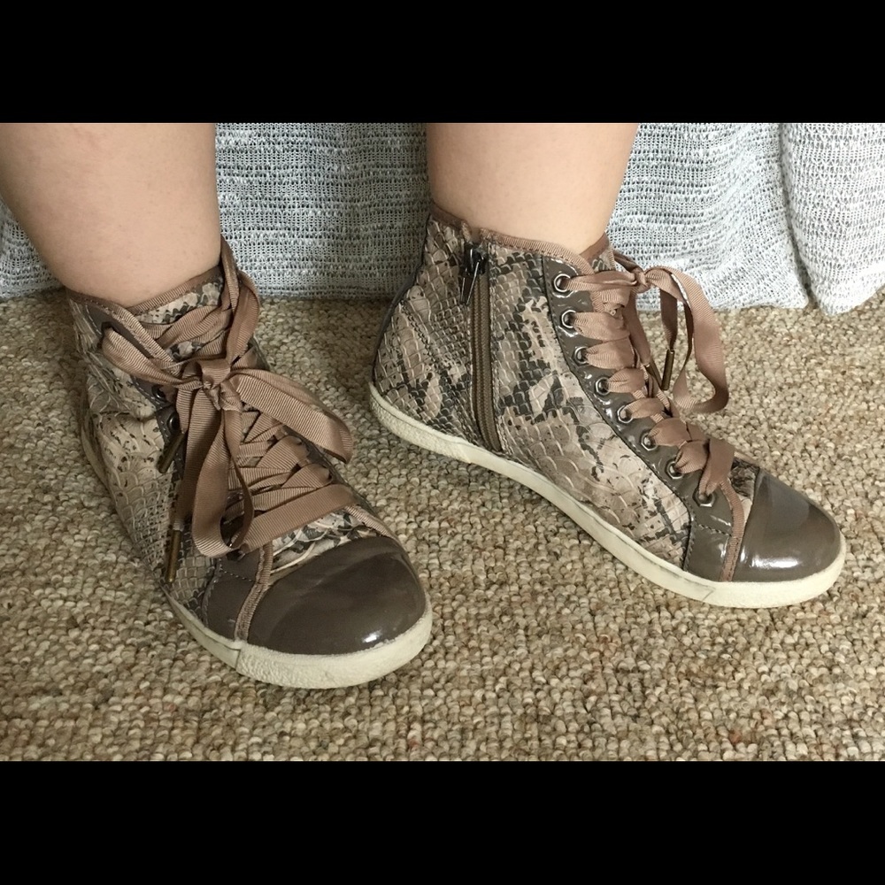 Women's snakeskin sneakers